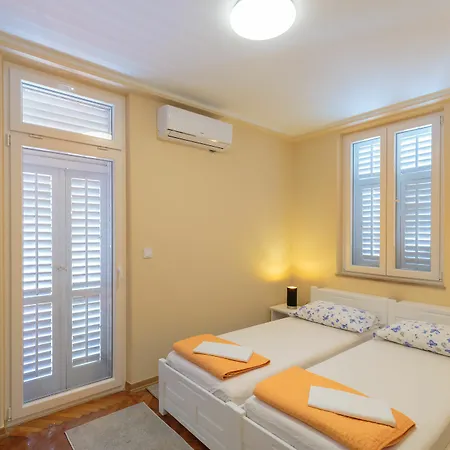 Apartment Ivana *